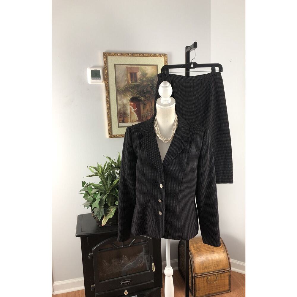 Sag Harbor Women Skirt Suit Lined Black& Pink Long Sleeve 2 Pocket 4 Button S 12
